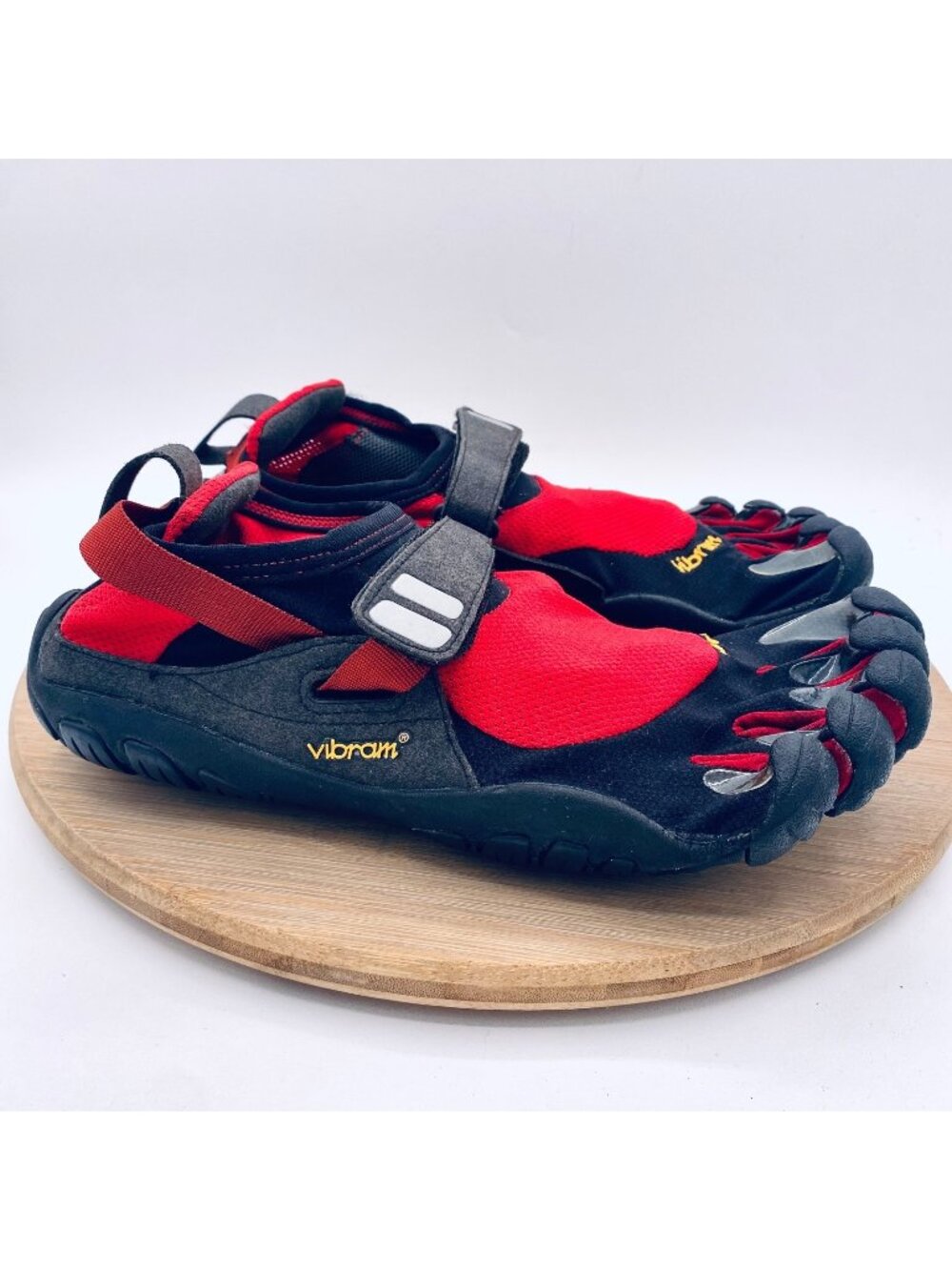 Vibram Fivefingers Shoes Mens 10 43 Red Rubber Performance Waterproof Sandals